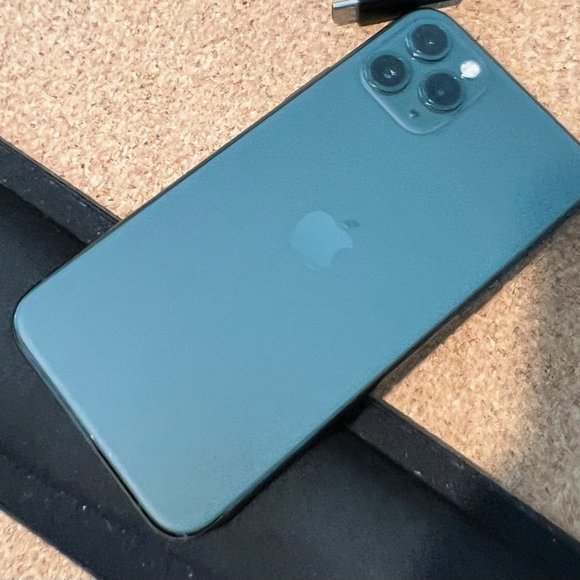 Apple iPhone 11 Pro 64GB Midnight Green - Unlocked AT&T